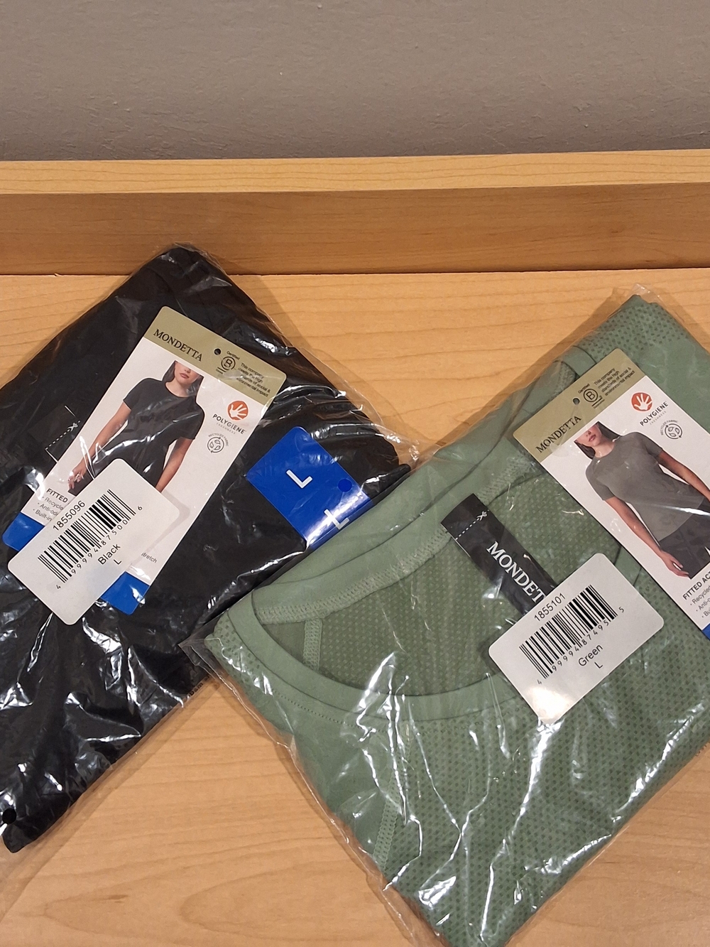 Mondetta Black Seamless Active Tees - Crew Neck Green & Black